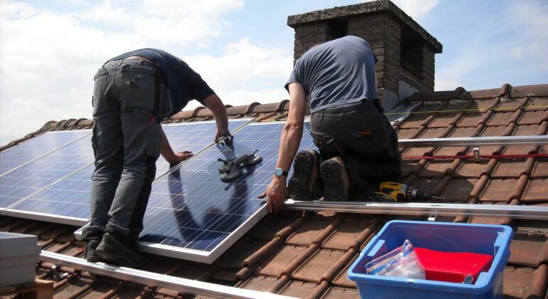 Comment rendre les panneaux solaires plus performants ?